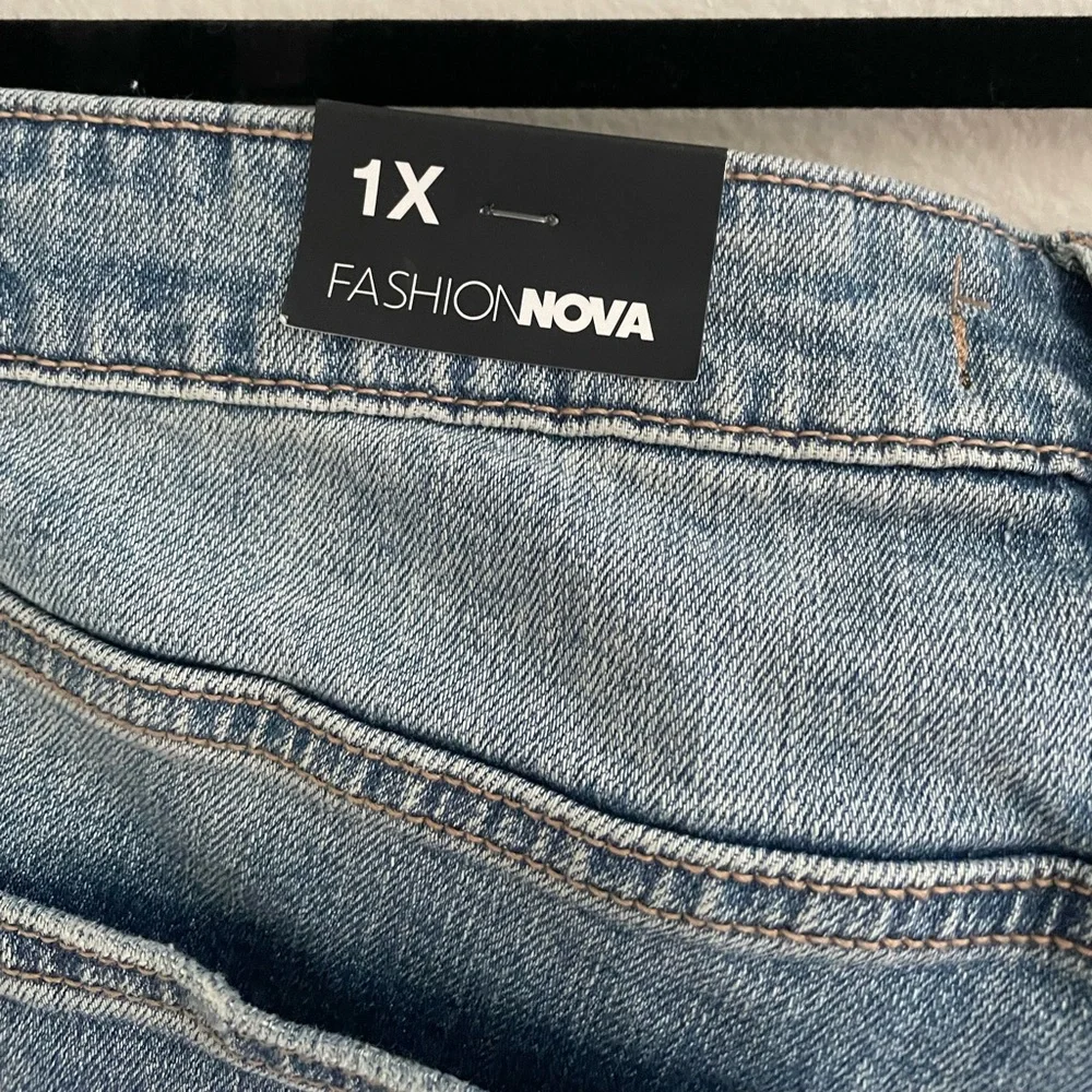 Plus High Rise Mom Jeans - Picture 4 of 5